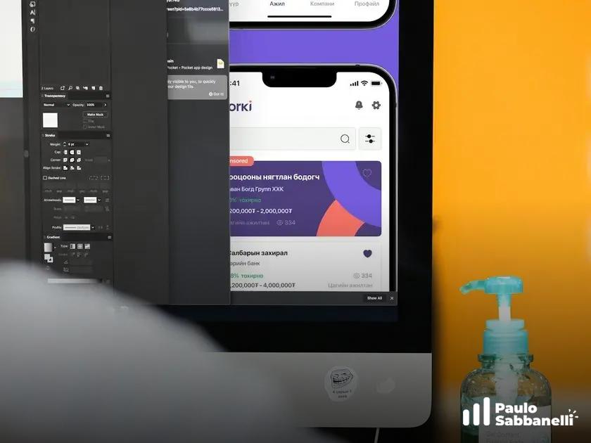 Tela de software de edição mostrando simulação de aplicativo mobile ao lado de painel de camadas