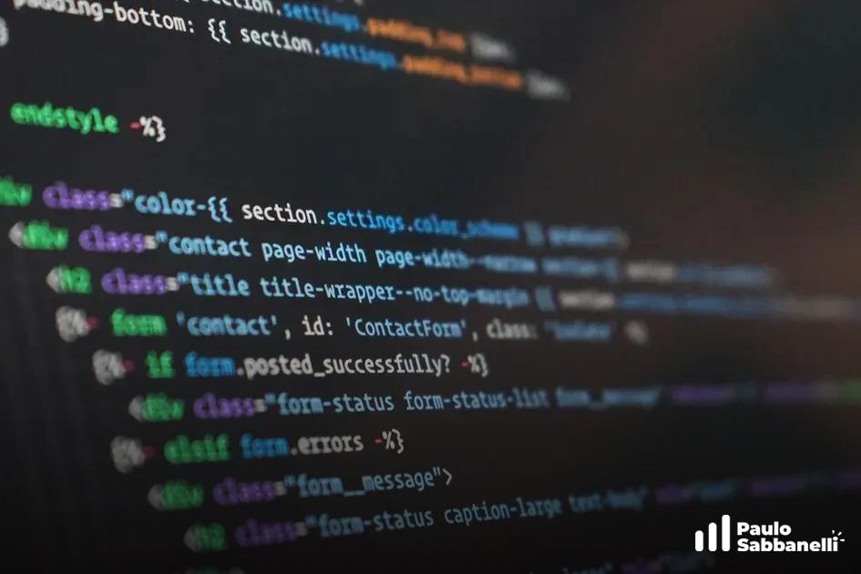 Editor escuro com código de template Liquid para loja online, incluindo formulário de contato