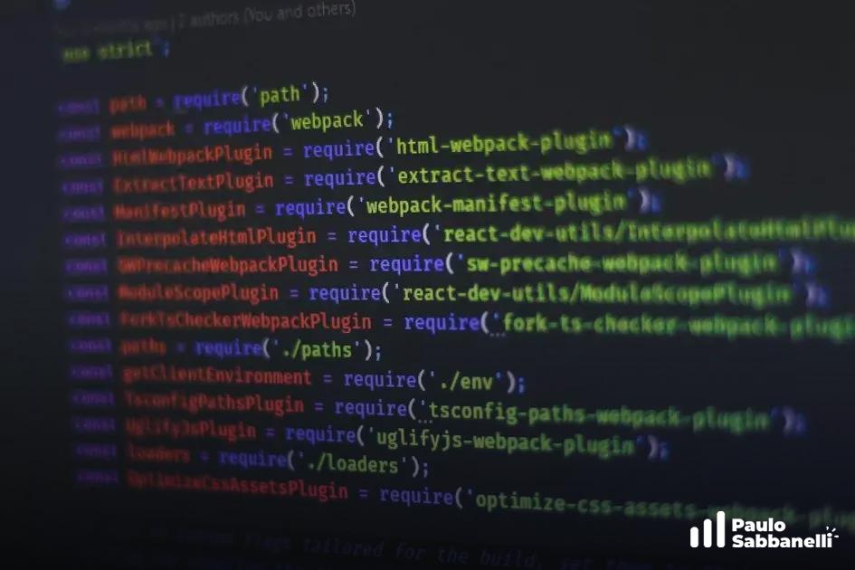 Tela com código de configuração do Webpack listando diversos plugins em JavaScript