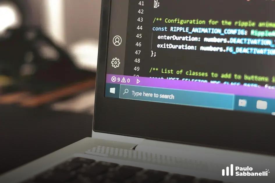 Notebook em ângulo mostrando código de configuração de animação e busca do Windows