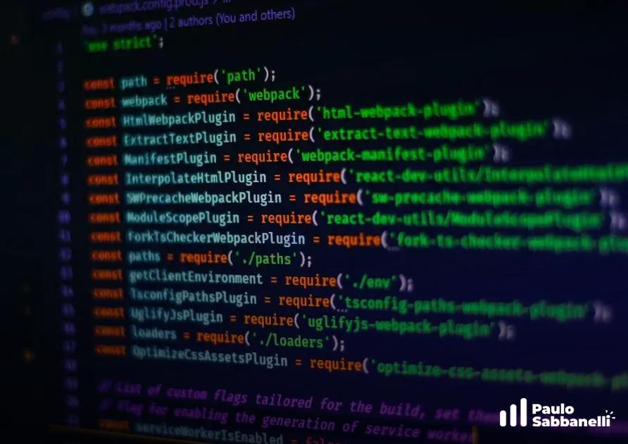 Código JavaScript com múltiplos requires de plugins do Webpack em editor escuro