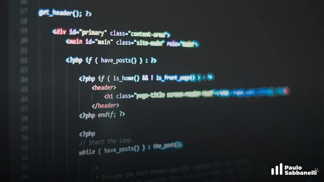 Tela escura com código PHP de tema WordPress, funções get_header e have_posts em destaque