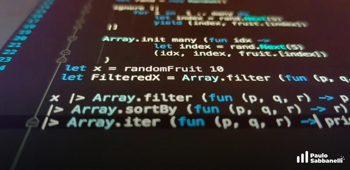 Código funcional com comandos Array.filter e Array.sortBy em tons de azul e verde