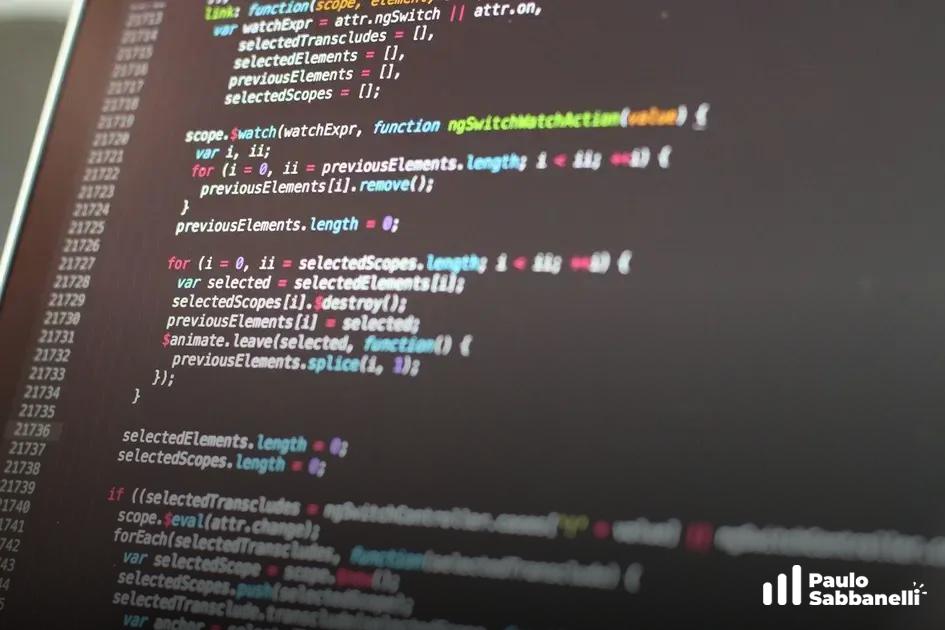 Tela de código AngularJS com diretivas de observação de escopo e seleção de elementos