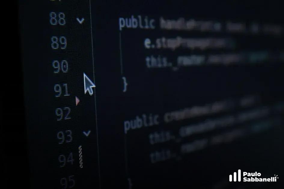 Close de código-fonte em tela escura com funções JavaScript e cursor do mouse