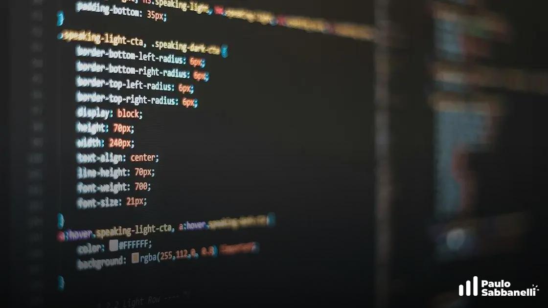 Código CSS definindo estilos de botões com bordas arredondadas e efeitos de hover em editor escuro